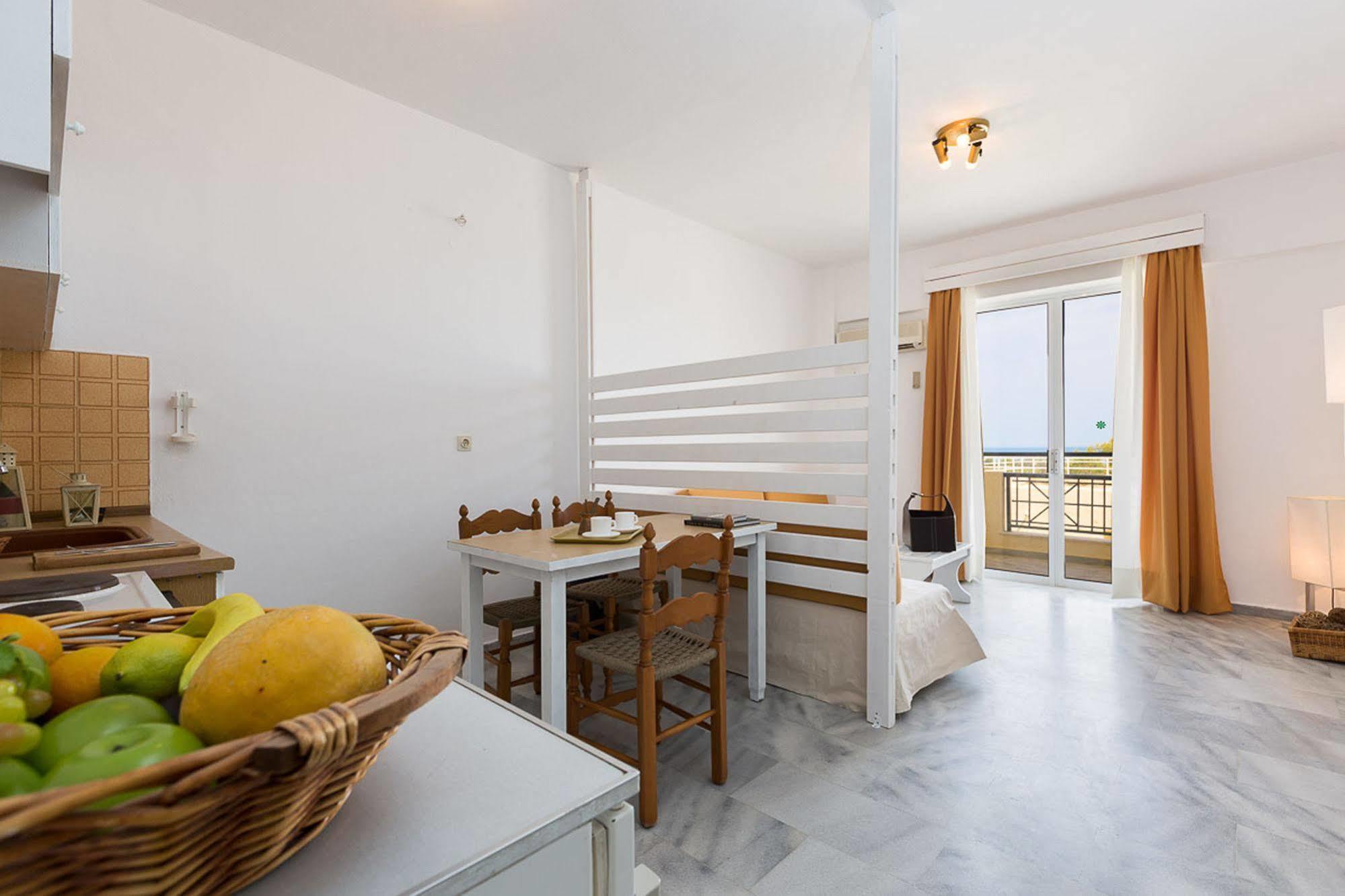 Castello Bianco Aparthotel Platanias Extérieur photo